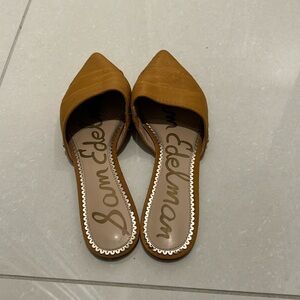 Same Edelman point toe yellow gold